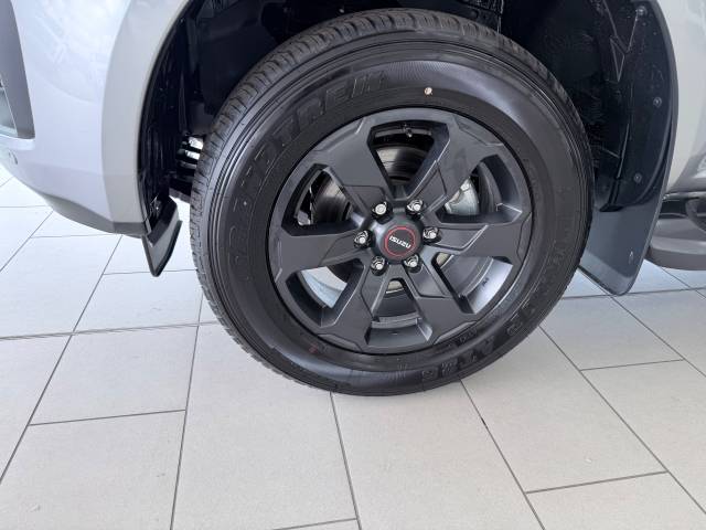 2025 Isuzu D-Max 1.9 TD V-Cross Pickup Double Cab 4dr Diesel Auto 4WD Euro 6 (s/s) (164 ps)