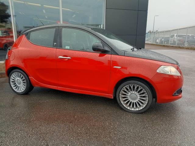 2012 Chrysler Ypsilon 1.2 Black & Red  5dr 69 bhp