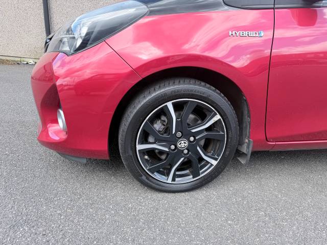 2016 Toyota Yaris 1.5 VVT-h Design Hatchback 5dr Petrol Hybrid E-CVT Euro 6 (101 ps)